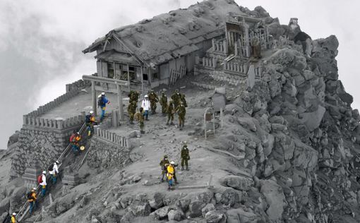 В Японии найдены еще 4 тела в районе извержения вулкана