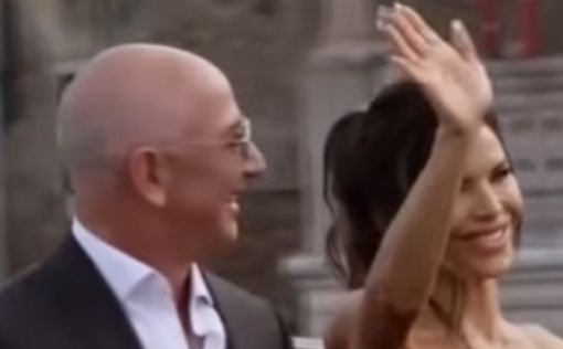 "Безос, от**бись": в Венеции прошли протесты против основателя Amazon | Фото: YouTube