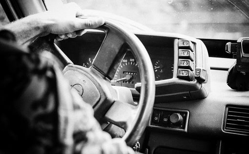 На волоске от аварии: водитель заснул на трассе 90