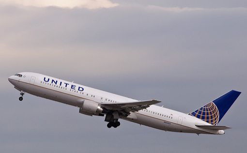 United Airlines теряет около $1 млрд после скандала на борту