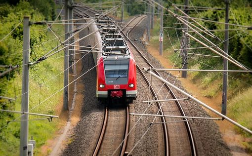 Смотрич распорядился остановить движение поездов