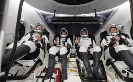 Экипажу SpaceX пришлось пользоваться подгузниками из-за протечки туалета