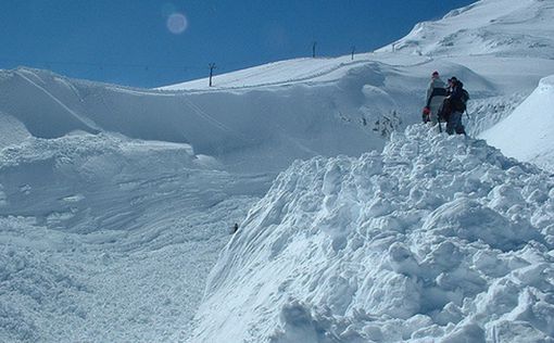 СМИ: Во Французских Альпах лавина унесла 9 человек