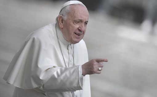 Ватикан отлучает от церкви главного критика Папы за "раскол"