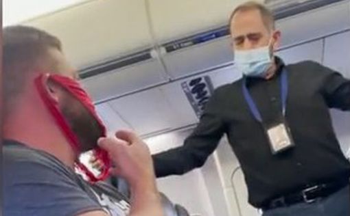 Мужчину с женскими трусиками вместо маски сняли с рейса