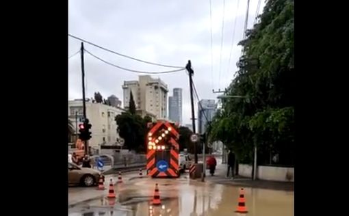 Видео: в Тель-Авиве провалилась часть улицы Арлозоров