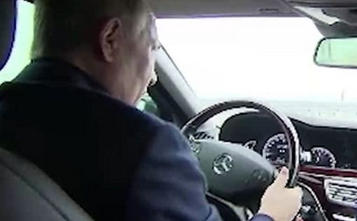 Видео: Путин катается по Крымскому мосту