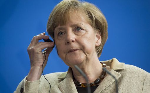 Меркель раскритиковала Путина за проведение парада в Крыму