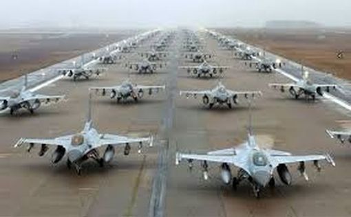 Китайский истребитель J-10 может уничтожить американский F-16