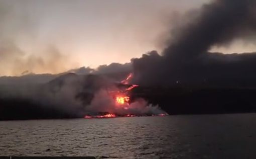 Извержение вулкана на Канарах: в океане образовалась "огненная пирамида"
