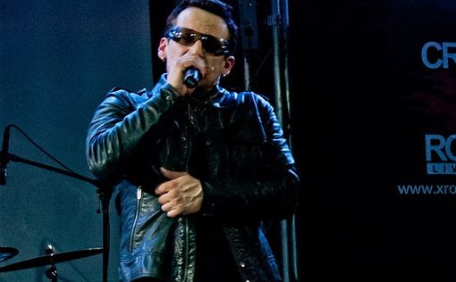 Боно из U2 возглавил список "Женщин года"