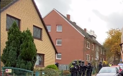 В Гамбурге двое вооруженных людей забаррикадировались в школе