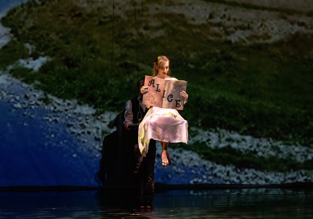 Знаменитый Театр Momix представит в Израиле волшебный балет ALICE | Фото: Photos by Sharen Bradford