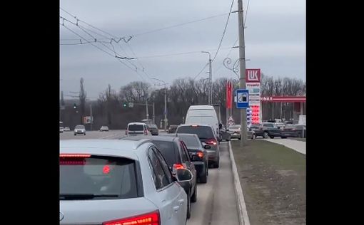 В Белгороде гигантские очереди за бензином, паника и блок-посты