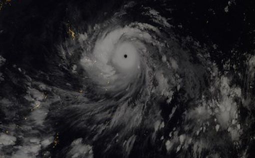 На Тайвань обрушился крупный тайфун "Соуделор"
