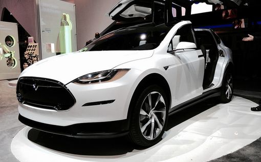 Электрокар Tesla спас жизнь своему владельцу