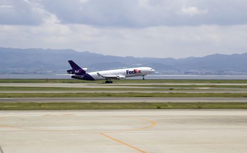 Самолет FedEx безопасно приземлился