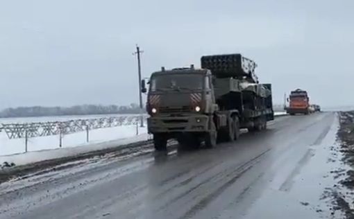 Граница "затоплена" российскими  военными колоннами