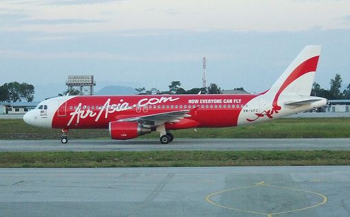 Лайнер AirAsia лежит на глубине моря