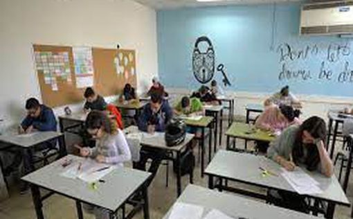 Большинство израильтян хотят, чтобы спорные темы обсуждались в школе