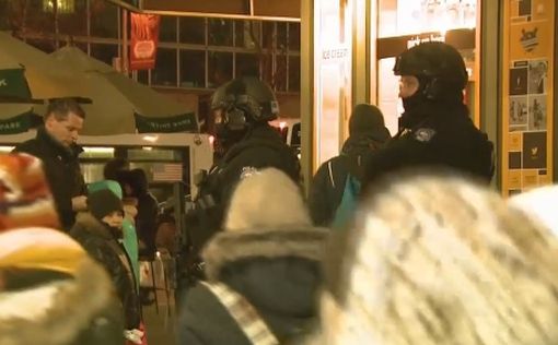 Берлин: Полиция штурмует центр беженцев в Темпельхоф