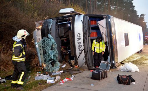 Германия: перевернулся туристический автобус. Есть раненые