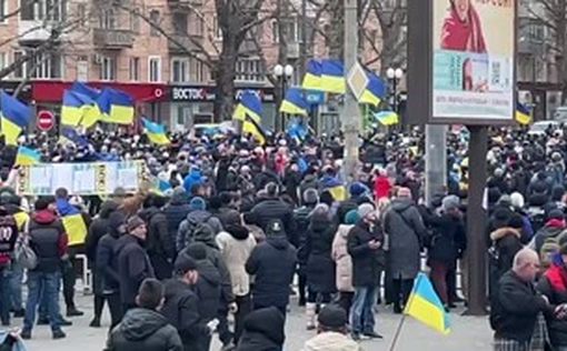 Тысячи людей на митинге в Херсоне: видео