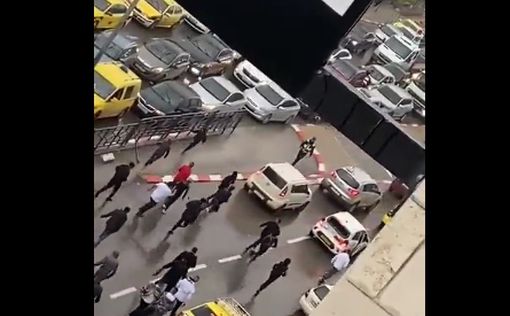 Туристы из Германии въхали в Шхем на машине мэрии Тель-Авив и были атакованы