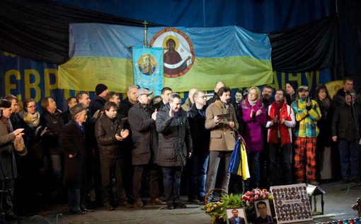 На Майдане утвердили список Кабинета Министров