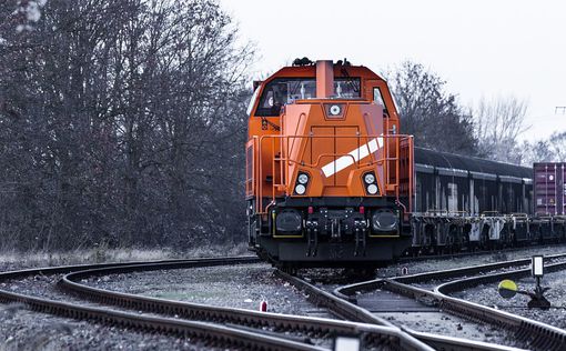 Нидерланды: Пассажирский поезд сошел с рельсов после столкновения с товарняком