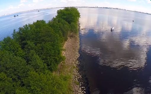 В Финском заливе перевернулся катер с людьми 