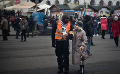 Киев. Евромайдановцы покидают здание мэрии