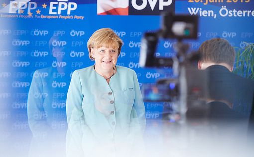 Меркель ждет отъезда из Германии 100 тысяч беженцев