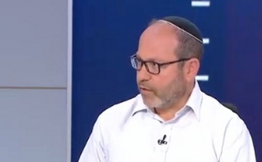 Отец заложника: на складе штаба протеста - плакаты "кончайте с оккупацией!"