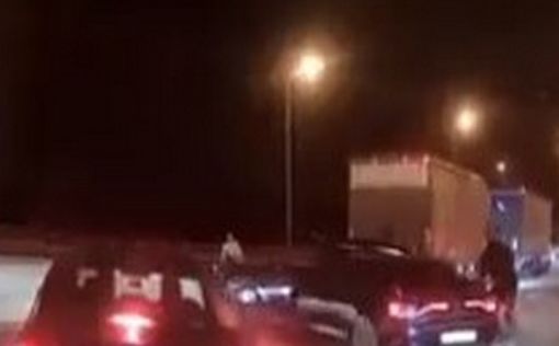 Видео: угонщик автомобиля врезался в полицейскую машину во время задержания