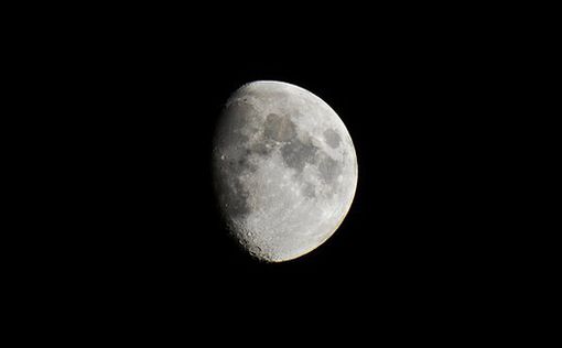 США совершили первую за полвека посадку на Луну
