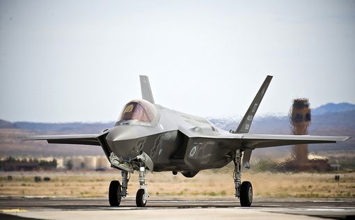 Истребители F-35 готовятся к посадке