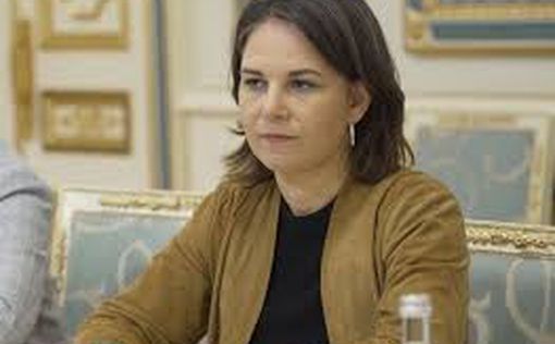 Бербок: переговоры не положили бы конец войне в Украине