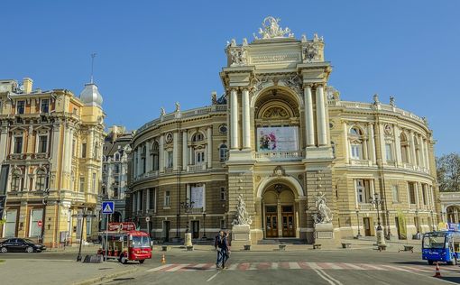 В Одессе обломки дрона попали в многоэтажку: Есть погибшие