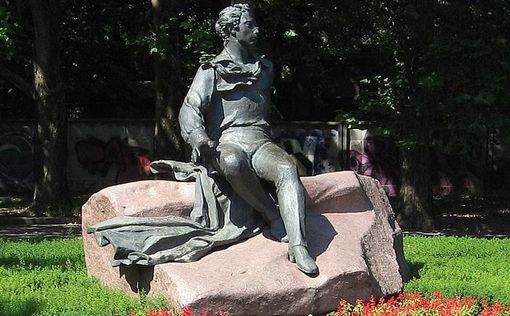 Неизвестные демонтировали памятник Пушкину в Николаеве
