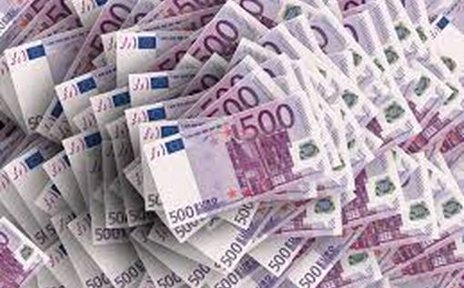 Евро и доллар обновили исторический максимум на Мосбирже