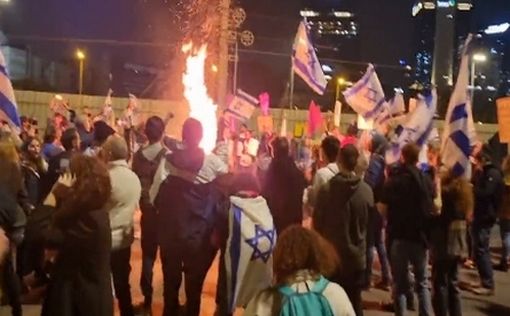 В Тель-Авиве демонстранты прорвали барьеры, покусали двух полицейских