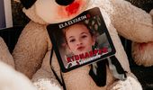 Фоторепортаж: плюшевые медведи с фотографиями похищенных ХАМАСом детей | Фото 2