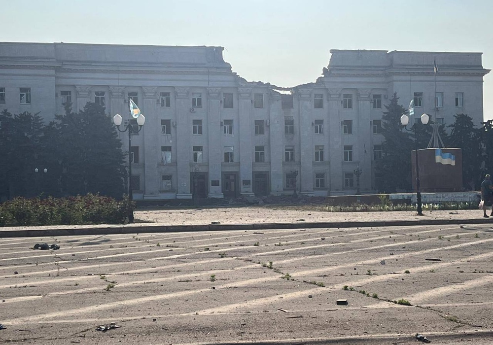 Россия уничтожила главное админздание в Херсоне: два удара за день