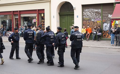 Немецкая полиция ищет экстремистов в собственных рядах