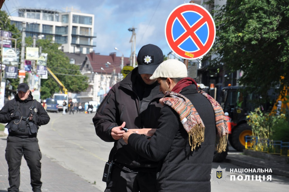 Фото дня. Умань принимает паломников | Фото: Национальная полиция Украины