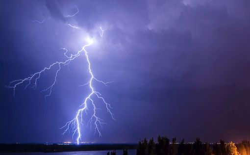 Сильный дождь в Ашкелоне, затоплены несколько улиц