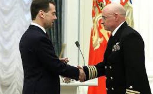 Скотт Келли вернул российскую медаль Медведеву