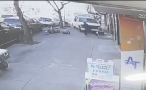В Бруклине фургон влетел в толпу пешеходов: есть пострадавшие