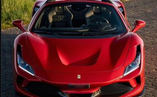 Китаец на велосипеде поцарапал Ferrari и заплатил 26 долларов за ремонт